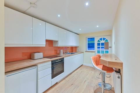 2 bedroom flat to rent, Jerningham Road, Telegraph Hill, London, SE14