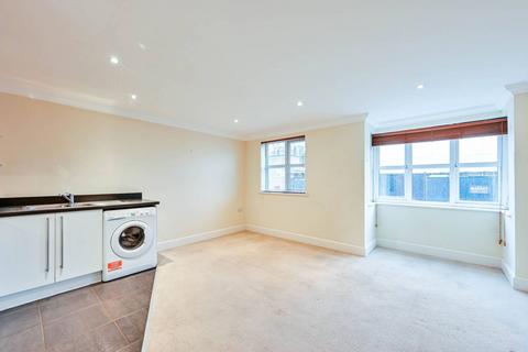 2 bedroom flat to rent, Tudor Court, Knaphill, Woking, GU21