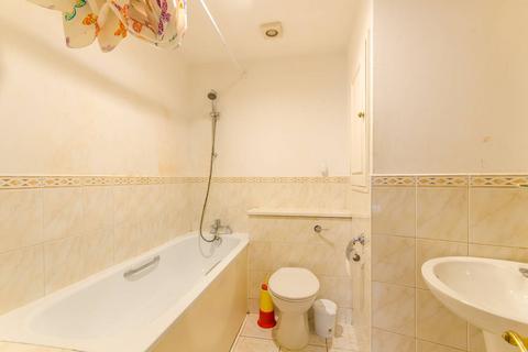2 bedroom flat to rent, Queens Grove, St John's Wood, London, NW8