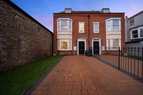 4 bedroom semi-detached house for sale, Mansion Row Gillingham ME7