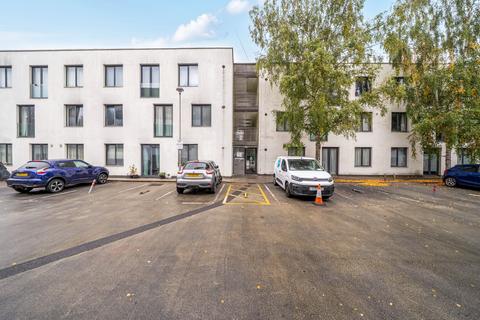 1 bedroom flat for sale, Greensted Court, Godstone Road, Whyteleafe, CR3