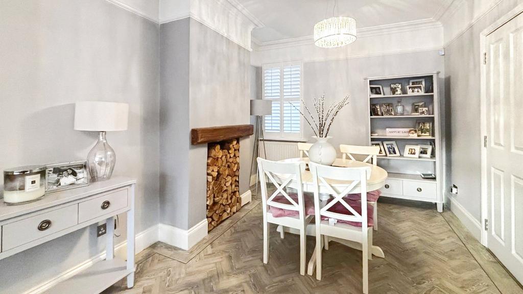 Lounge/Dining Room