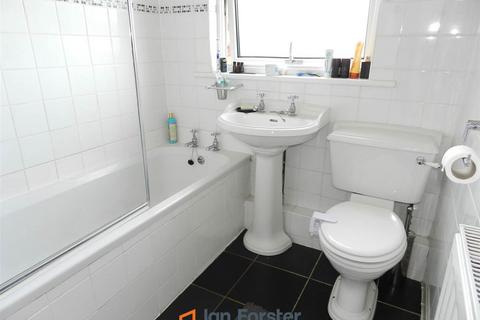 2 bedroom flat for sale, Balkwell Avenue, North Shields