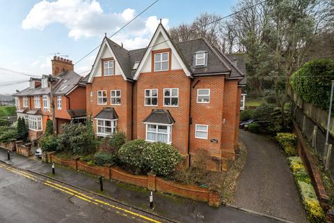 2 bedroom flat for sale, Croft Road, Godalming, GU7