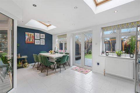 4 bedroom end of terrace house to rent, Aragon Road, Kingston Upon Thames KT2