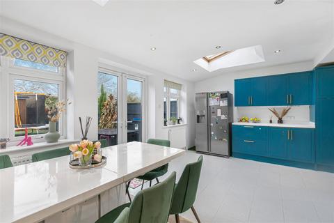 4 bedroom end of terrace house to rent, Aragon Road, Kingston Upon Thames KT2