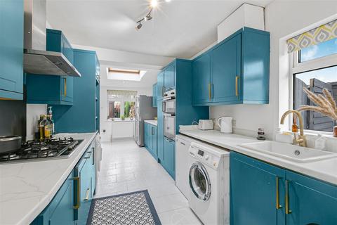 4 bedroom end of terrace house to rent, Aragon Road, Kingston Upon Thames KT2