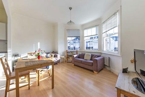 2 bedroom flat to rent, Kirkstall Road, London SW2