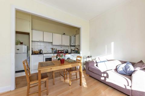 2 bedroom flat to rent, Kirkstall Road, London SW2