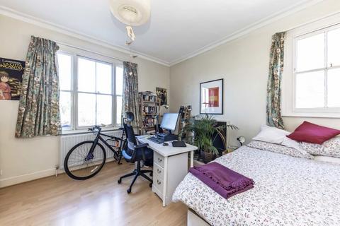 2 bedroom flat to rent, Kirkstall Road, London SW2