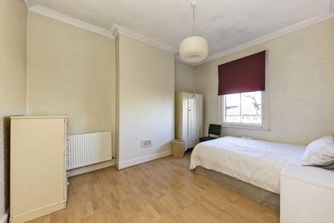 2 bedroom flat to rent, Kirkstall Road, London SW2