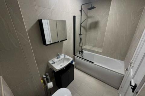 2 bedroom flat to rent, Cliffe House, Blackwall Lane, London, SE10