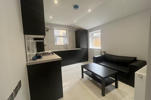 3 bedroom maisonette to rent, Katherine Road, London E6