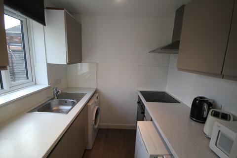 1 bedroom flat to rent, Chessington KT9