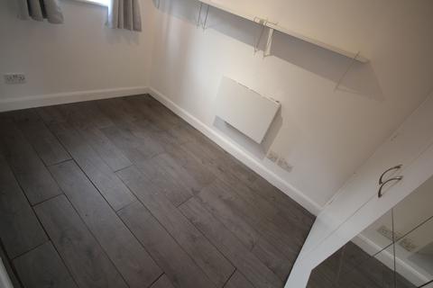 1 bedroom flat to rent, Chessington KT9