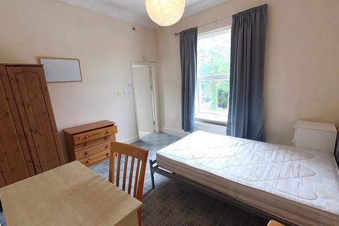 6 bedroom semi-detached house to rent, Mitford Road, Manchester