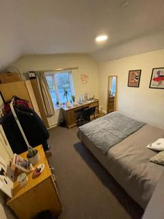 3 bedroom semi-detached house to rent, Parsonage Road