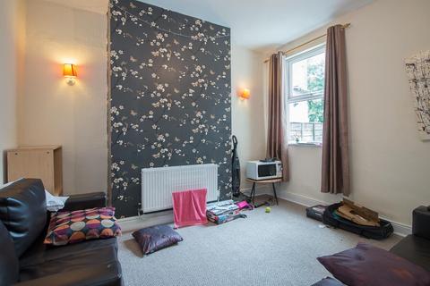 3 bedroom semi-detached house to rent, Hill Street