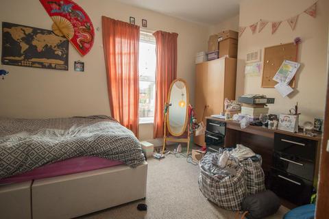 3 bedroom semi-detached house to rent, Hill Street