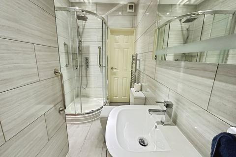4 bedroom semi-detached house to rent, Mayfield Avenue, Harrow, HA3