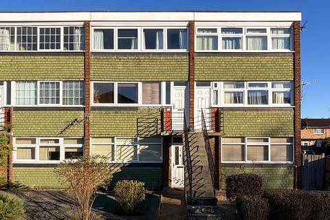 2 bedroom maisonette for sale, Stainton Road, London, SE6