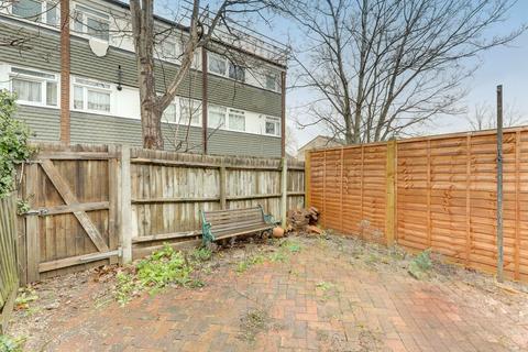 2 bedroom maisonette for sale, Stainton Road, London, SE6