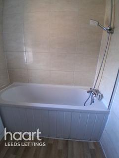 3 bedroom detached house to rent, Miles Hill Avenue, Leeds