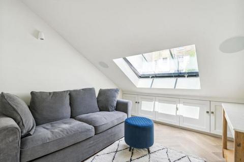 3 bedroom mews to rent, Radnor Mews, London W2
