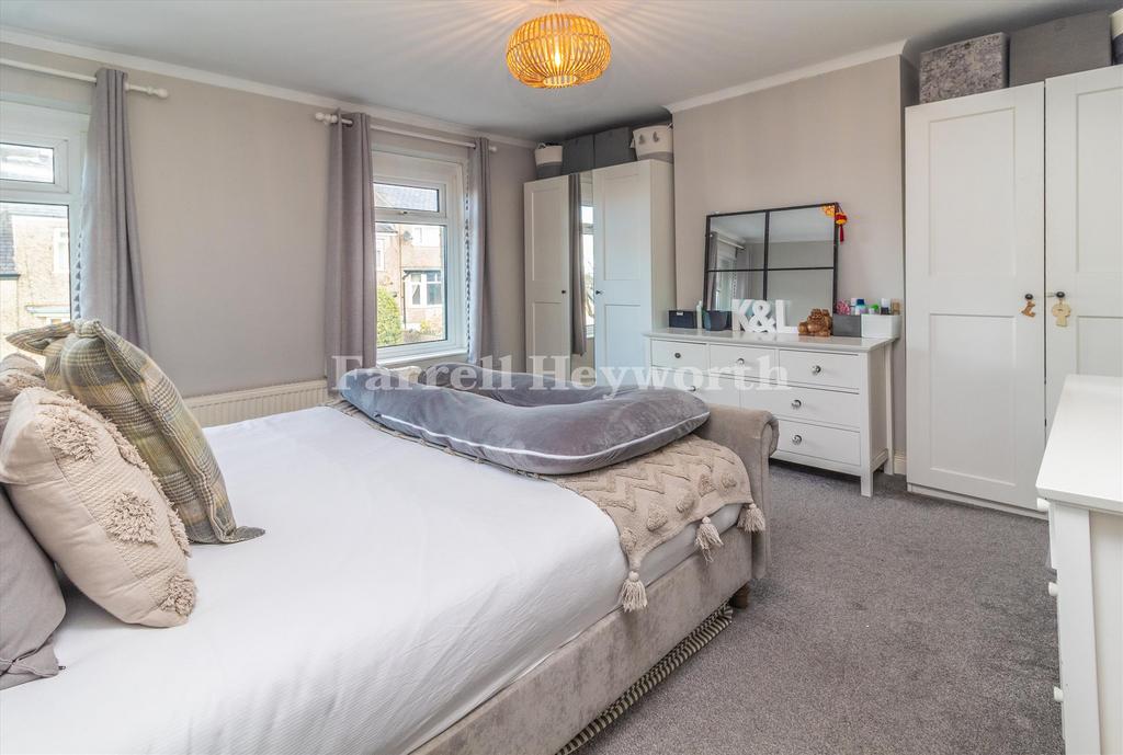 Bedroom 1 image 2