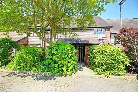 1 bedroom flat to rent, Copwood Close, London N12