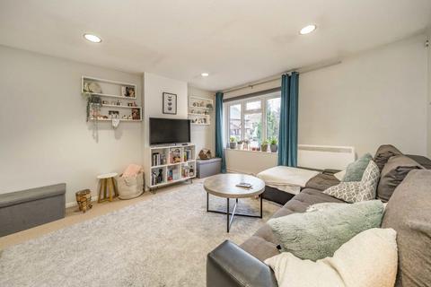 1 bedroom flat to rent, Copwood Close, London N12