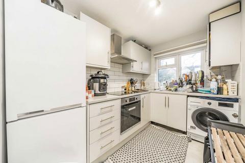1 bedroom flat to rent, Copwood Close, London N12