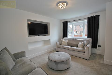 3 bedroom end of terrace house to rent, Tanhouse Road, Flixton