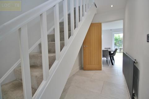 3 bedroom end of terrace house to rent, Tanhouse Road, Flixton