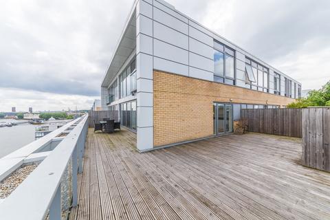 2 bedroom flat to rent, Dowells Street, London SE10