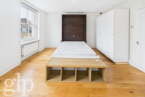Studio to rent, Cleveland Street, Fitzrovia, W1T