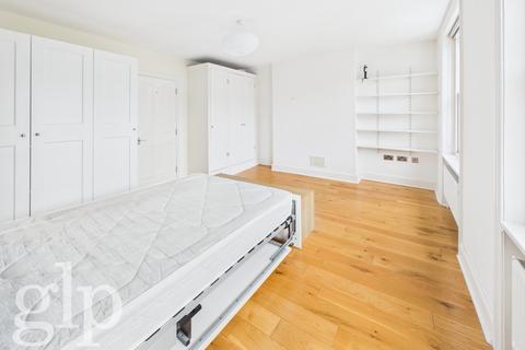 Studio to rent, Cleveland Street, Fitzrovia, W1T