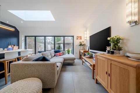 5 bedroom detached house for sale, Inkeepers Court, Longwick