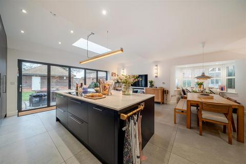 undefined, Inkeepers Court, Longwick
