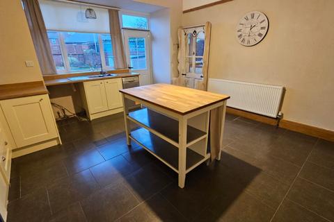 2 bedroom terraced house to rent, Summer Lane, Wombwell