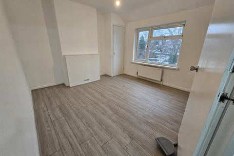 3 bedroom house to rent, Bounces Road, London N9