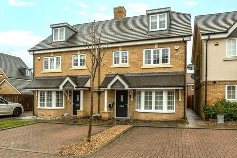 undefined, Ayrshire Crescent, Knaphill, Woking, GU21