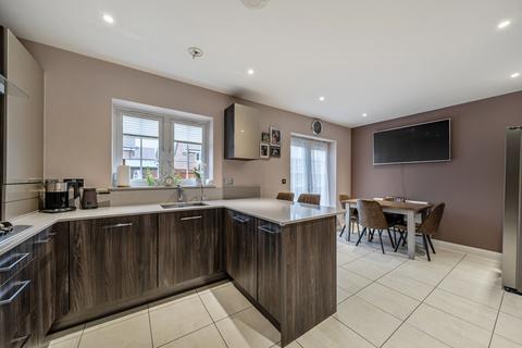 undefined, Ayrshire Crescent, Knaphill, Woking, GU21