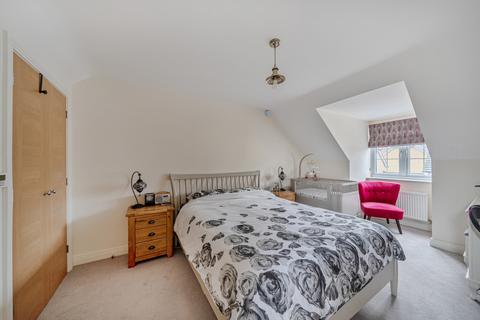 undefined, Ayrshire Crescent, Knaphill, Woking, GU21