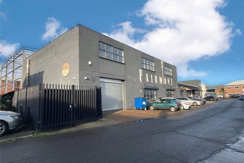 Showroom to rent, 18 Tallon Rd Brentwood CM13 1TJ