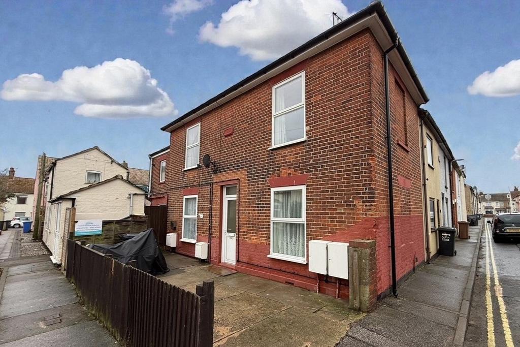 1 Bedroom First Floor Flat FOR RENT