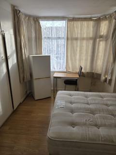 1 bedroom in a house share to rent, Stanford Road, London SW16