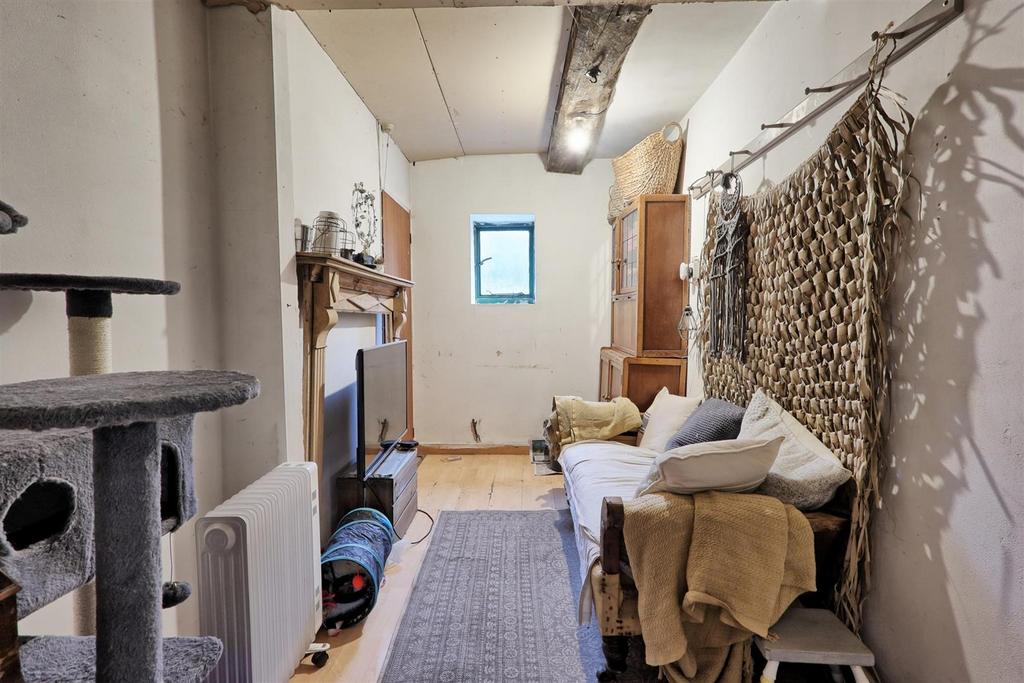 IMG 9500 1 2 easy HDR-interior3.jpg
