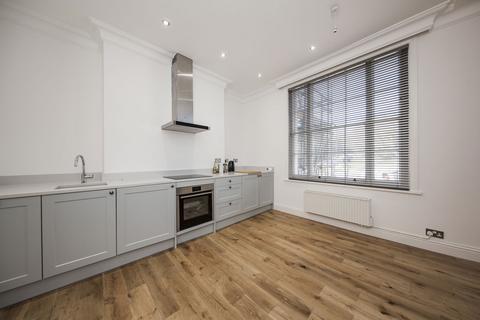 2 bedroom flat for sale, The Pantiles, Tunbridge Wells