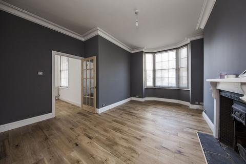 2 bedroom flat for sale, The Pantiles, Tunbridge Wells